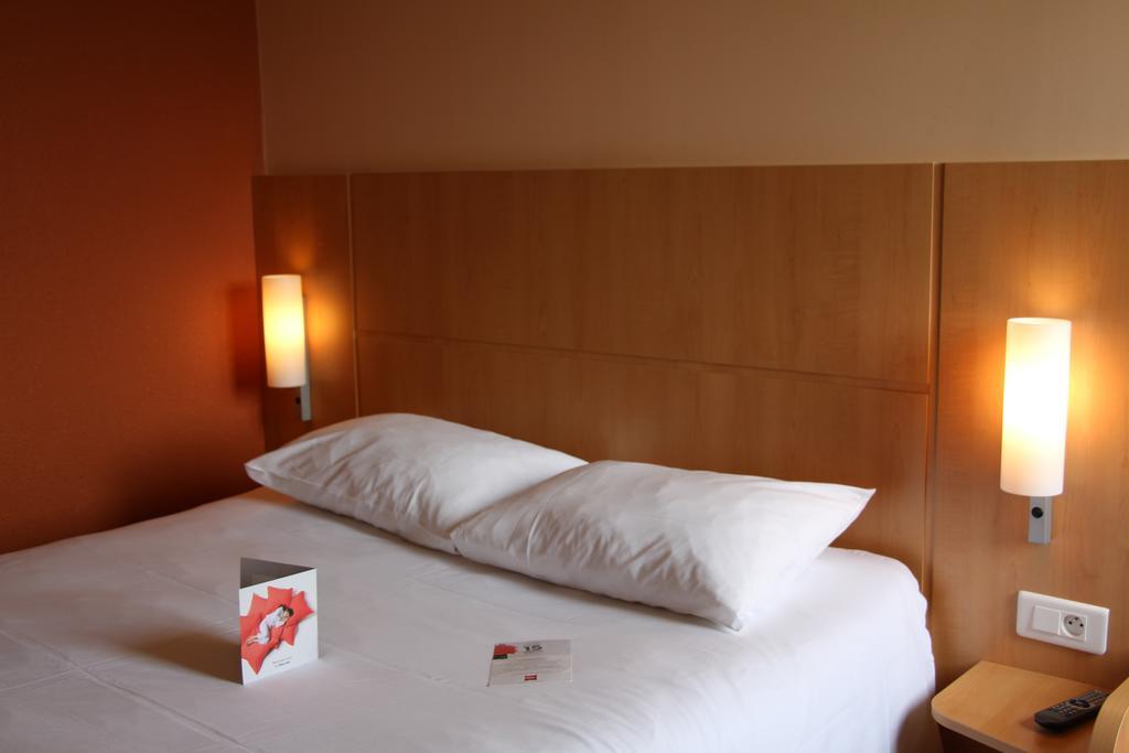Hotel Ibis Guingamp Coeur De Bretagne Ploumagoar الغرفة الصورة