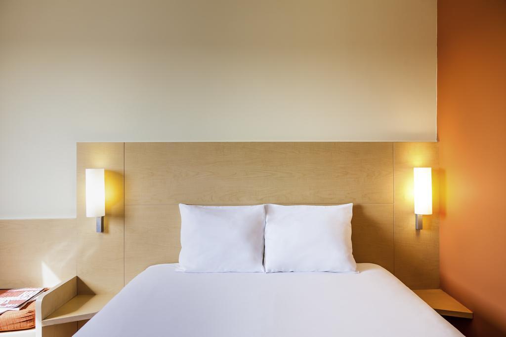 Hotel Ibis Guingamp Coeur De Bretagne Ploumagoar الغرفة الصورة