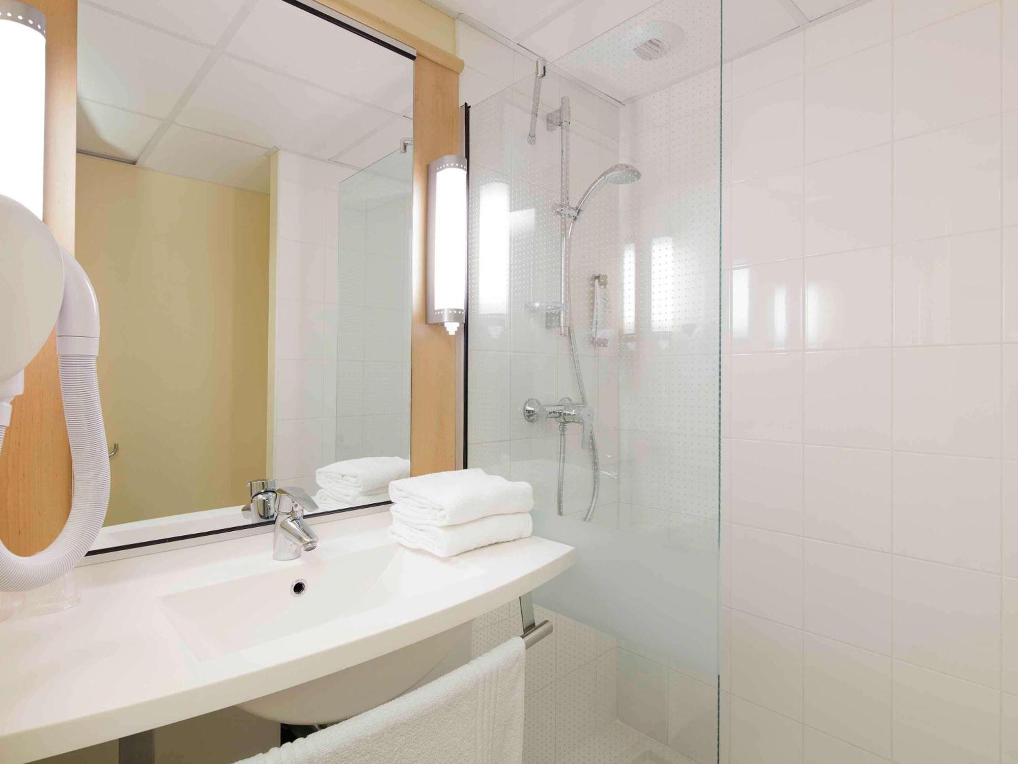 Hotel Ibis Guingamp Coeur De Bretagne Ploumagoar الغرفة الصورة