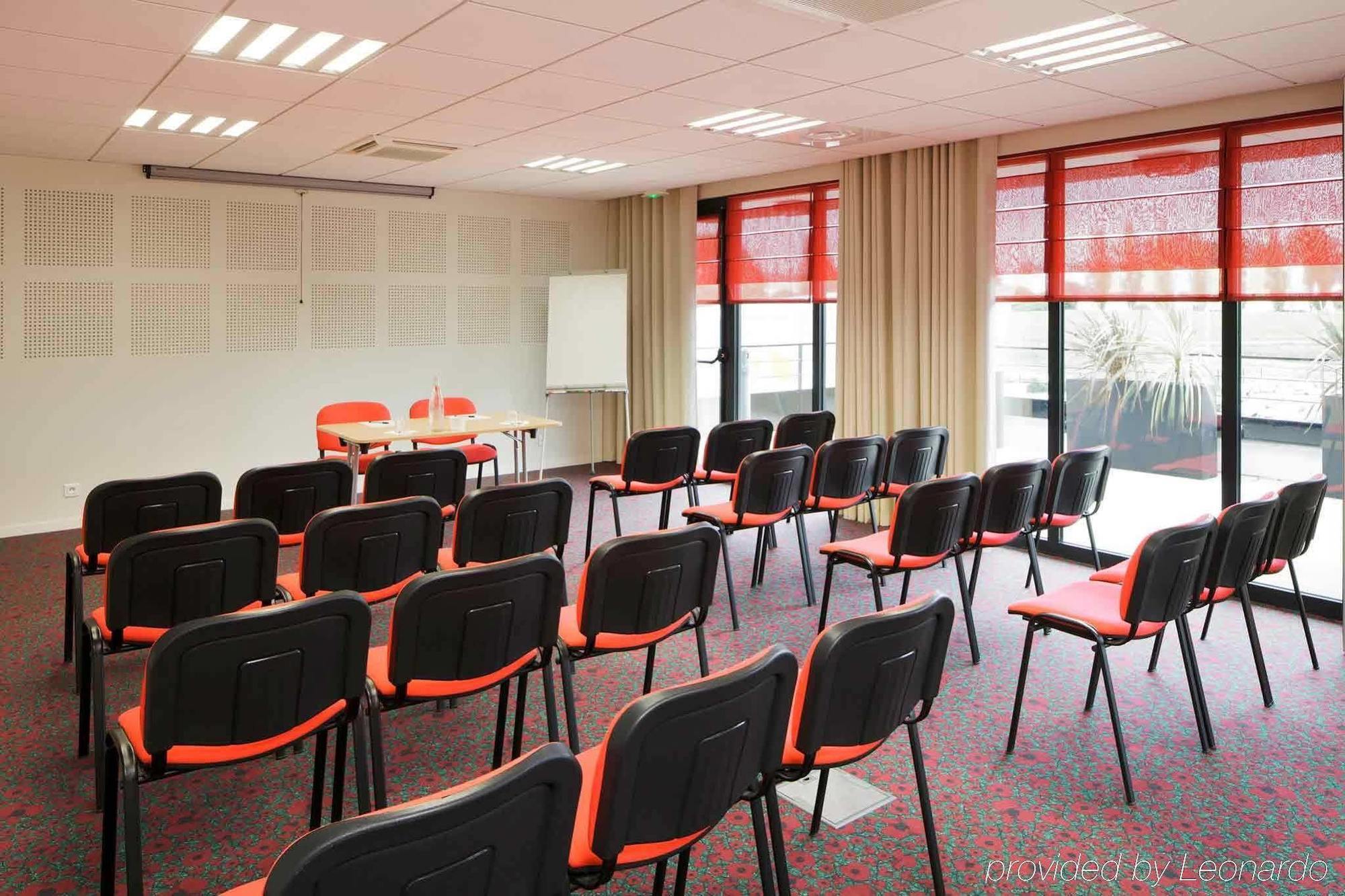 Hotel Ibis Guingamp Coeur De Bretagne Ploumagoar الاعمال الصورة