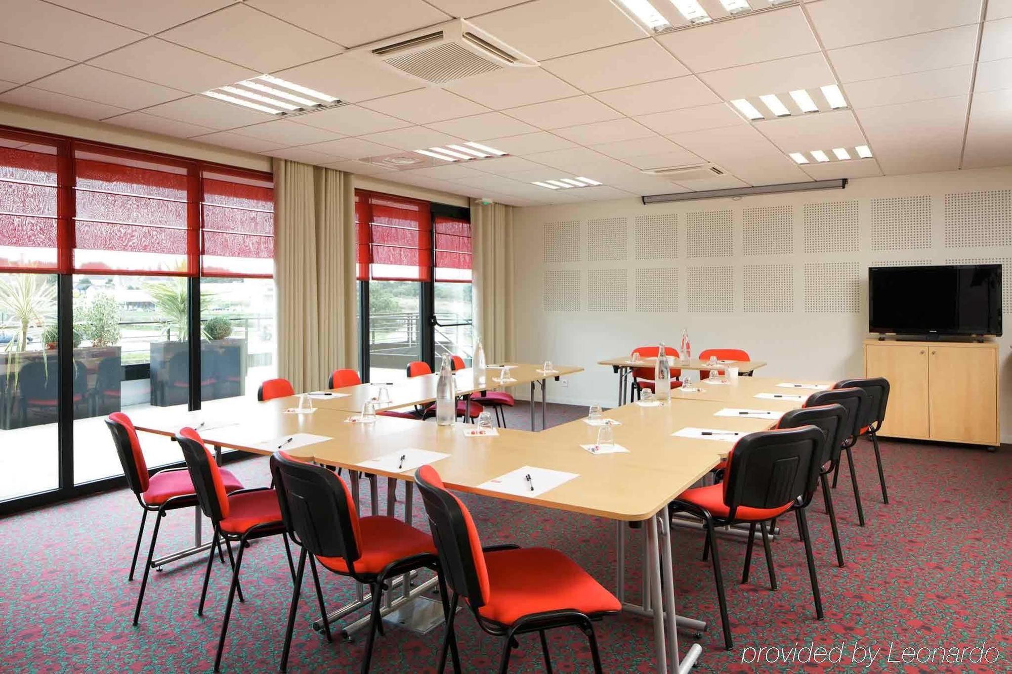 Hotel Ibis Guingamp Coeur De Bretagne Ploumagoar الاعمال الصورة